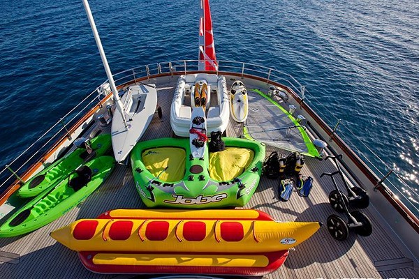 租游艇出海玩什么？十類(lèi)炫酷水上玩具