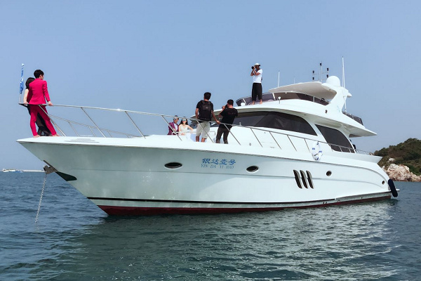 68英尺豪華游艇（銀）
