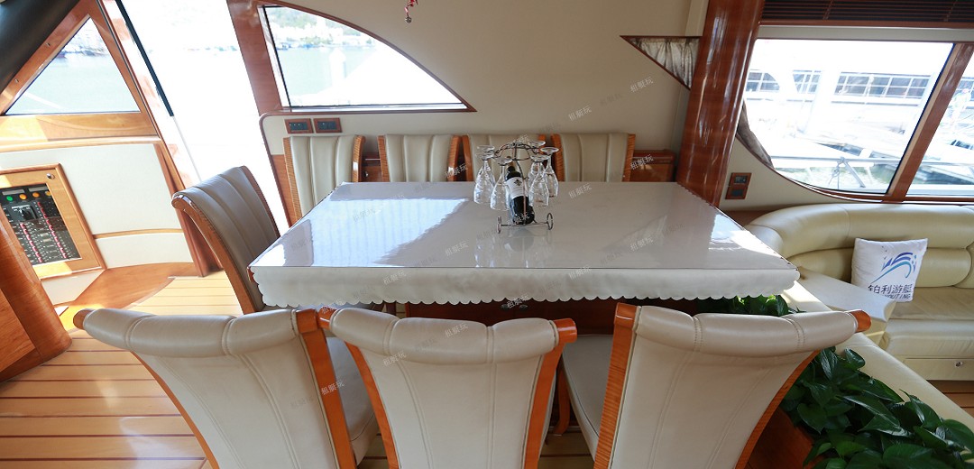 68英尺豪華游艇
